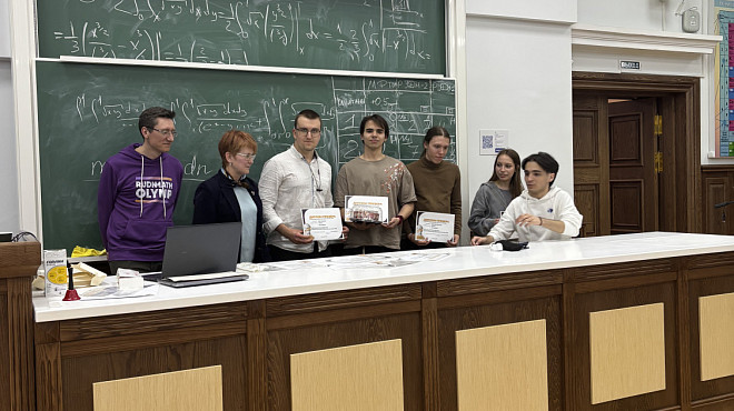 Команда первокурсников Института информационных технологий заняла третье место на межвузовском турнире «Математические бои РУДН: Весенний кубок 2025»