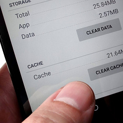 Эксперт РТУ МИРЭА посоветовал чистить кэш для защиты данных на смартфоне
