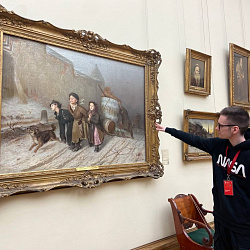 Первокурсники РТУ МИРЭА попробовали себя в роли экскурсоводов Третьяковской галереи